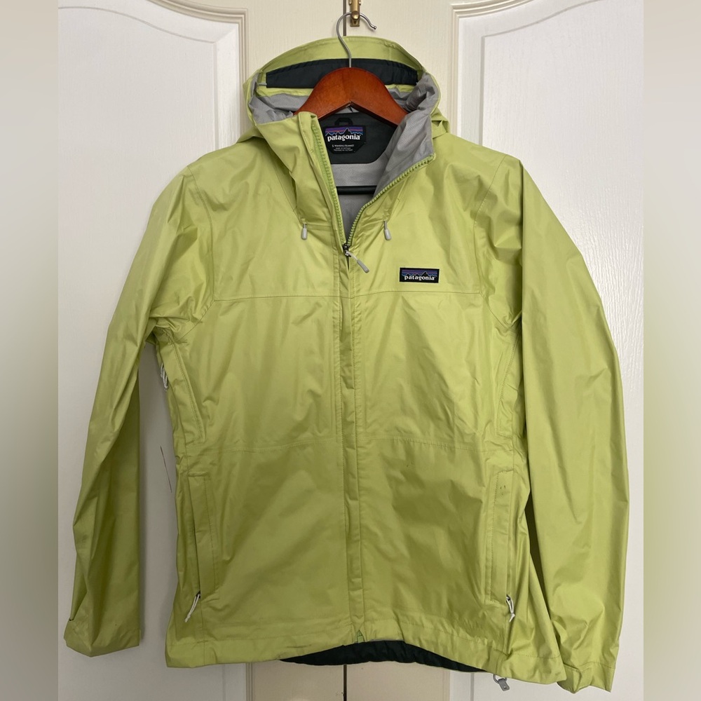 Women’s Patagonia rain shell waterproof jacket